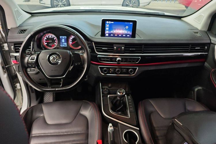 Used FORTHING Joyear X6 2017 Jingxiang Series 1.5T Manual Luxury Model Center Console