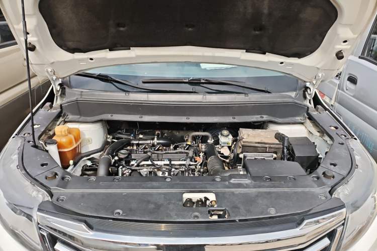 Used FORTHING Joyear X6 2017 Enjoy Series 1.5T Manual Luxury Model Engine Bay