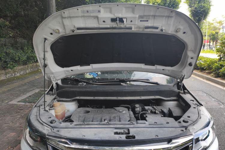 Used FORTHING Joyear X6 2017 Enjoy Series 1.5T Manual Luxury Model Engine Bay