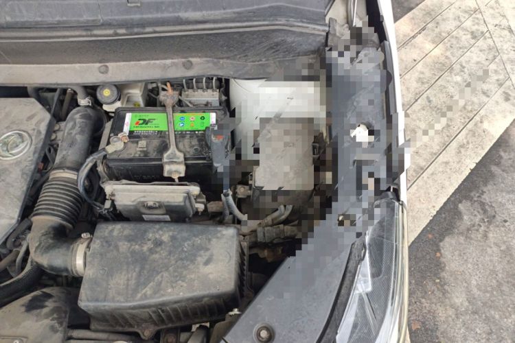 Used FORTHING Joyear X6 2017 Enjoy Series 1.5T CVT Luxury Model Engine Bay Left