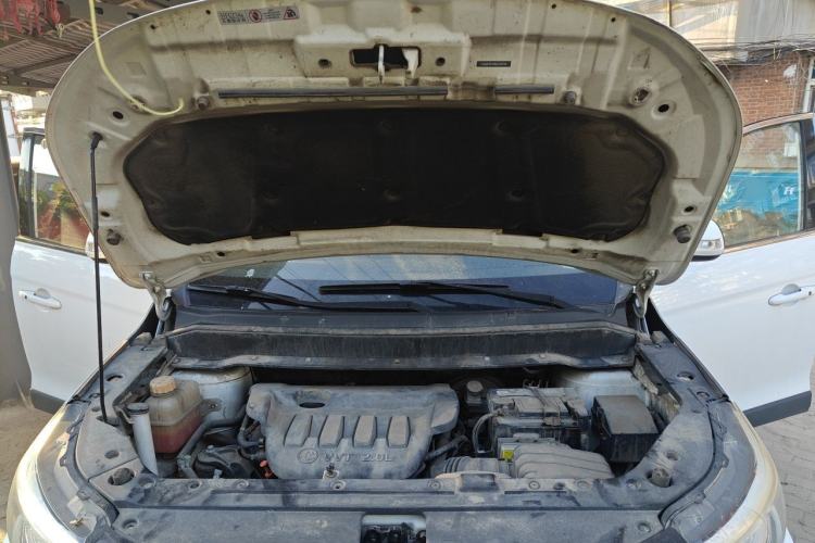 Used FORTHING Joyear X6 2017 Jingxiang Series 2.0L Manual Luxury Model Engine Bay
