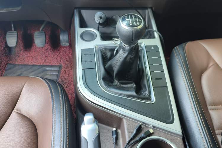 Used FORTHING Joyear X6 2017 Enjoy Series 1.5T Manual Luxury Model Gear Lever