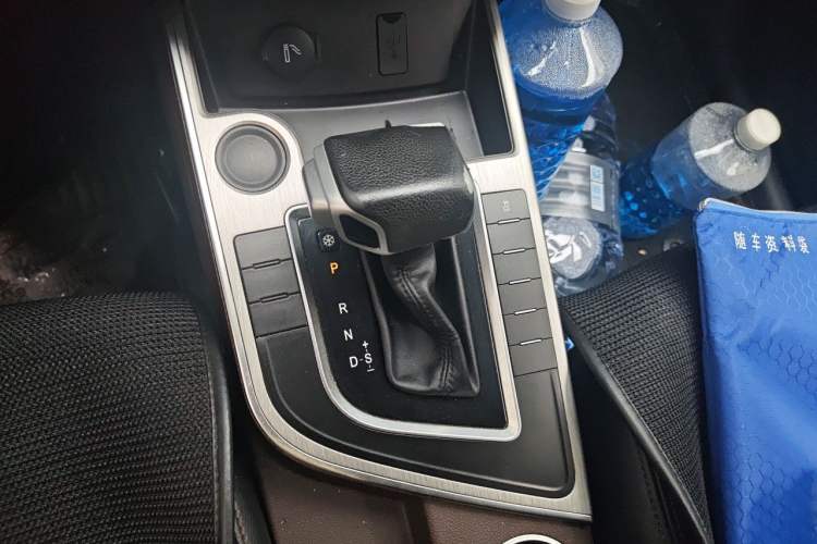 Used FORTHING Joyear X6 2017 Enjoy Series 1.5T CVT Luxury Model Gear Lever