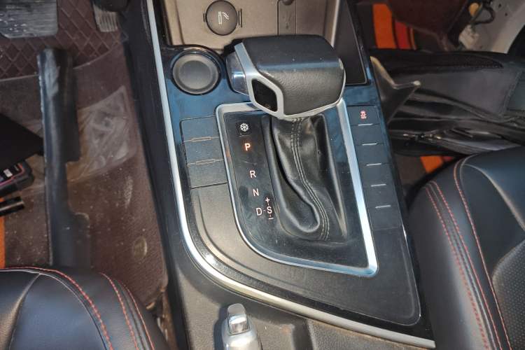 Used FORTHING Joyear X6 2017 Jingxiang Series 1.5T CVT Luxury Model Gear Lever
