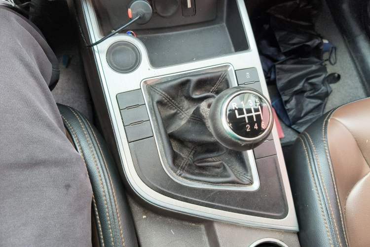 Used FORTHING Joyear X6 2017 Enjoy Series 1.5T Manual Luxury Model Gear Lever