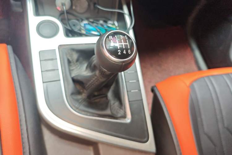 Used FORTHING Joyear X6 2017 Enjoy Series 1.5T Manual Luxury Model Gear Lever