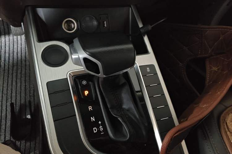 Used FORTHING Joyear X6 2017 Jingxiang Series 1.5T CVT Luxury Model Gear Lever