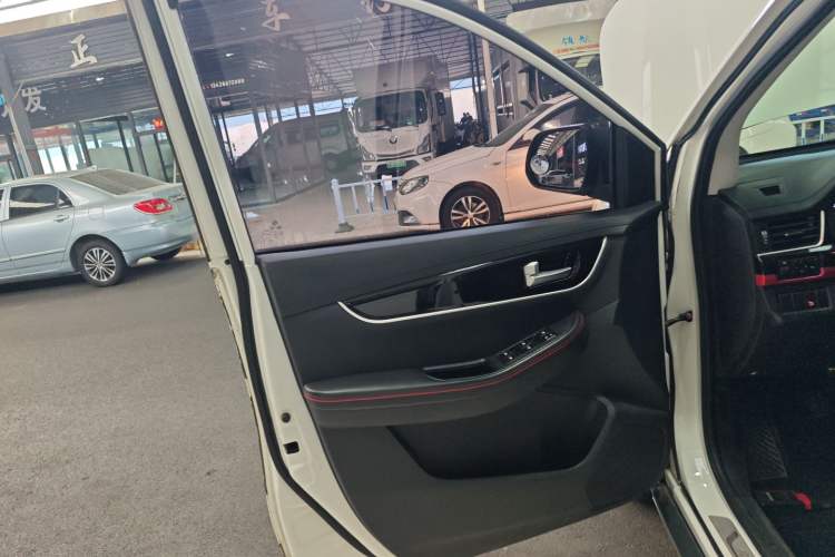 Used FORTHING Joyear X6 2017 Jingxiang Series 1.5T Manual Luxury Model Left Front Door Interior