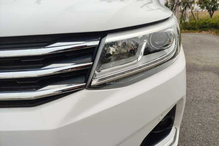 Used FORTHING Joyear X6 2017 Jingxiang Series 1.5T CVT Prestige Model Left Front Headlight