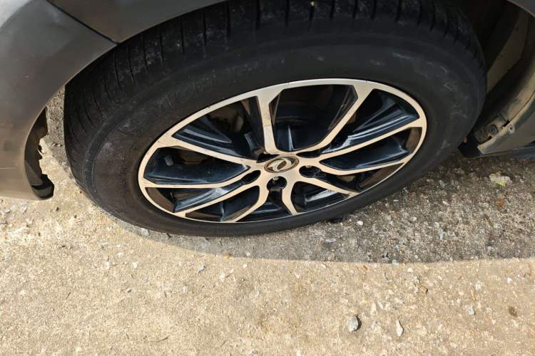 Used FORTHING Joyear X6 2017 Enjoy Series 1.5T Manual Luxury Model Left Front Wheel Hub