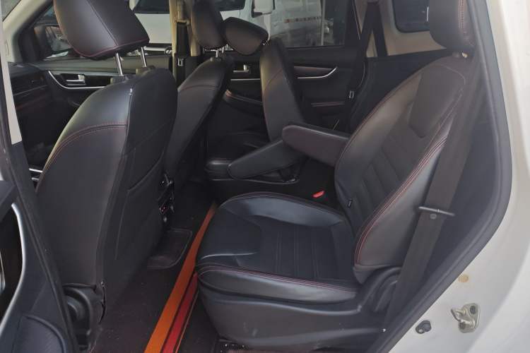 Used FORTHING Joyear X6 2017 Jingxiang Series 1.5T CVT Luxury Model Left Rear Seat