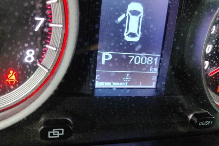 Used FORTHING Joyear X6 2017 Jingxiang Series 1.5T CVT Luxury Model Odometer Close Up