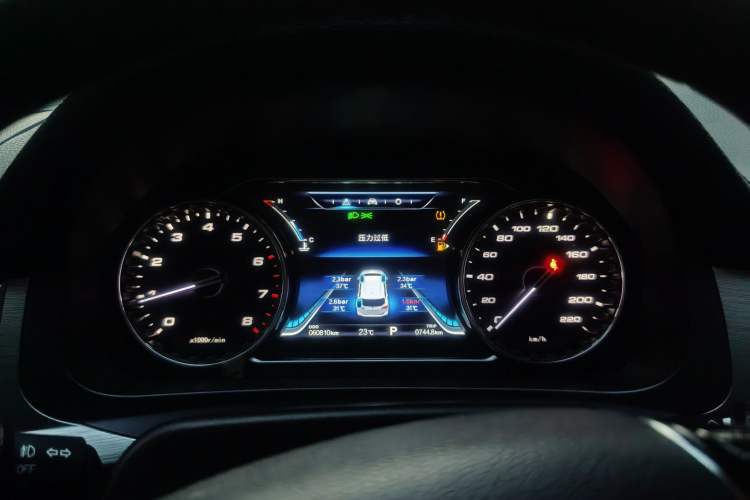 Used FORTHING Joyear X6 2017 Jingxiang Series 1.5T CVT Prestige Model Odometer Close Up