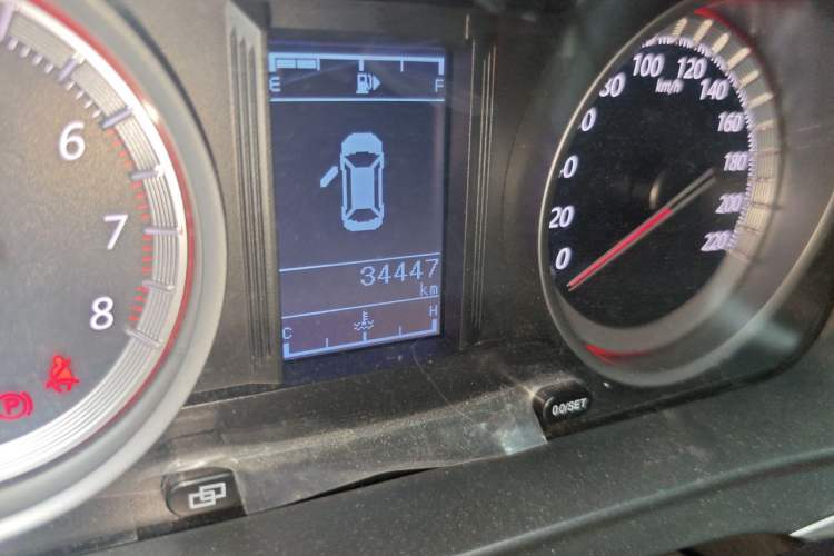 Used FORTHING Joyear X6 2017 Enjoy Series 1.5T Manual Luxury Model Odometer Close Up