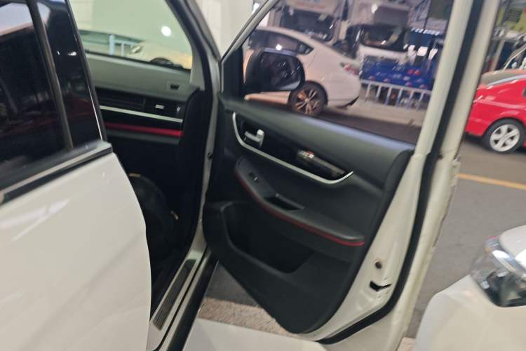 Used FORTHING Joyear X6 2017 Jingxiang Series 1.5T Manual Luxury Model Right Front Door Interior