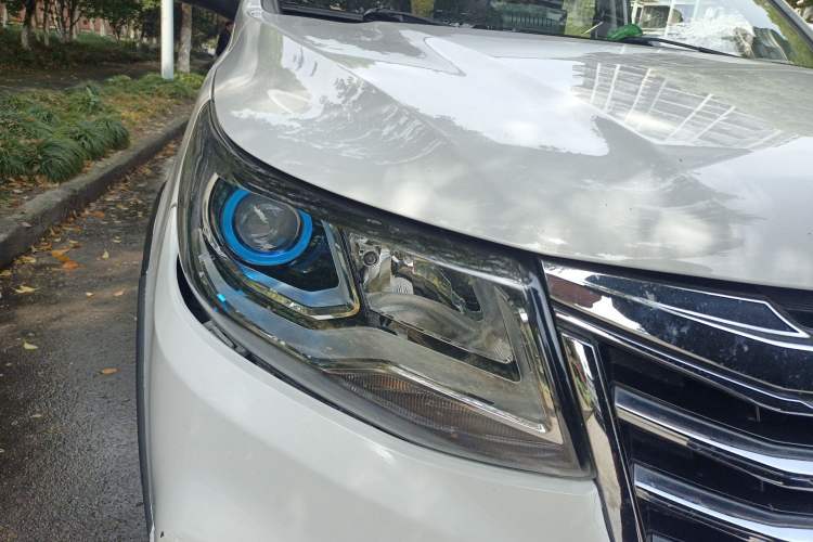 Used FORTHING Joyear X6 2017 Enjoy Series 1.5T CVT Luxury Model Right Front Headlight