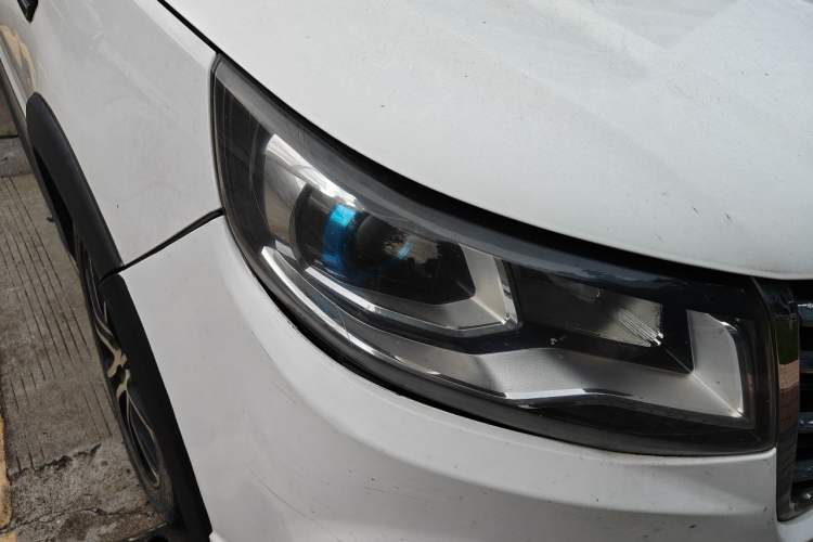 Used FORTHING Joyear X6 2017 Enjoy Series 1.5T CVT Luxury Model Right Front Headlight
