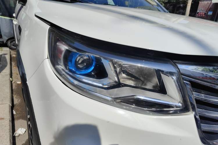 Used FORTHING Joyear X6 2017 Enjoy Series 1.5T CVT Luxury Model Right Front Headlight