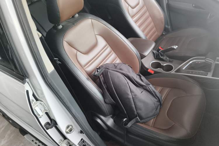 Used FORTHING Joyear X6 2017 Jingxiang Series 1.5T CVT Luxury Model Right Front Seat