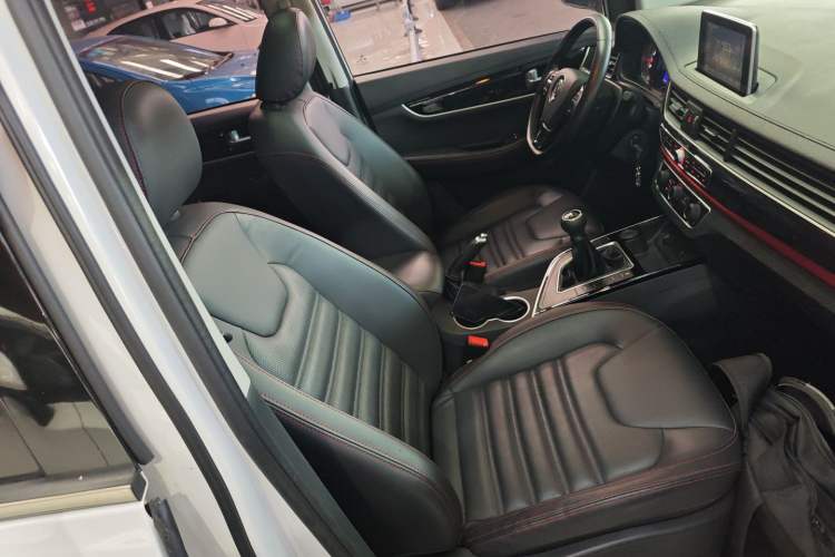 Used FORTHING Joyear X6 2017 Jingxiang Series 1.5T Manual Luxury Model Right Front Seat