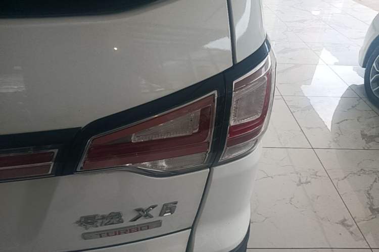 Used FORTHING Joyear X6 2017 Enjoy Series 1.5T Manual Luxury Model Right Rear Taillight