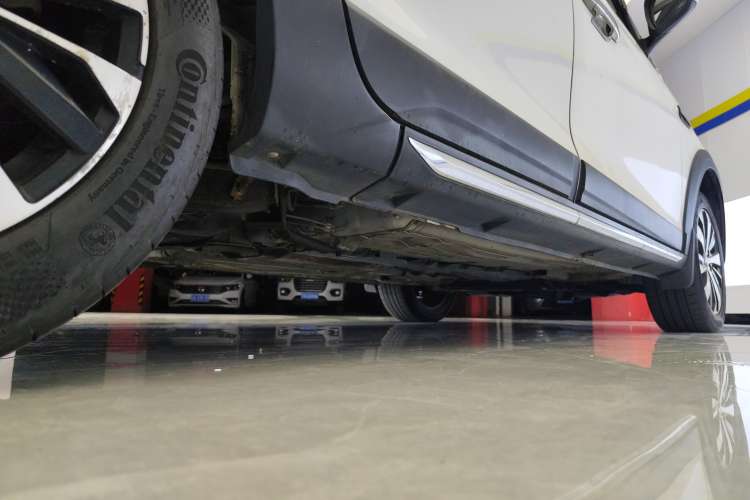 Used FORTHING Joyear X6 2017 Jingxiang Series 1.5T CVT Luxury Model Right Side Sill