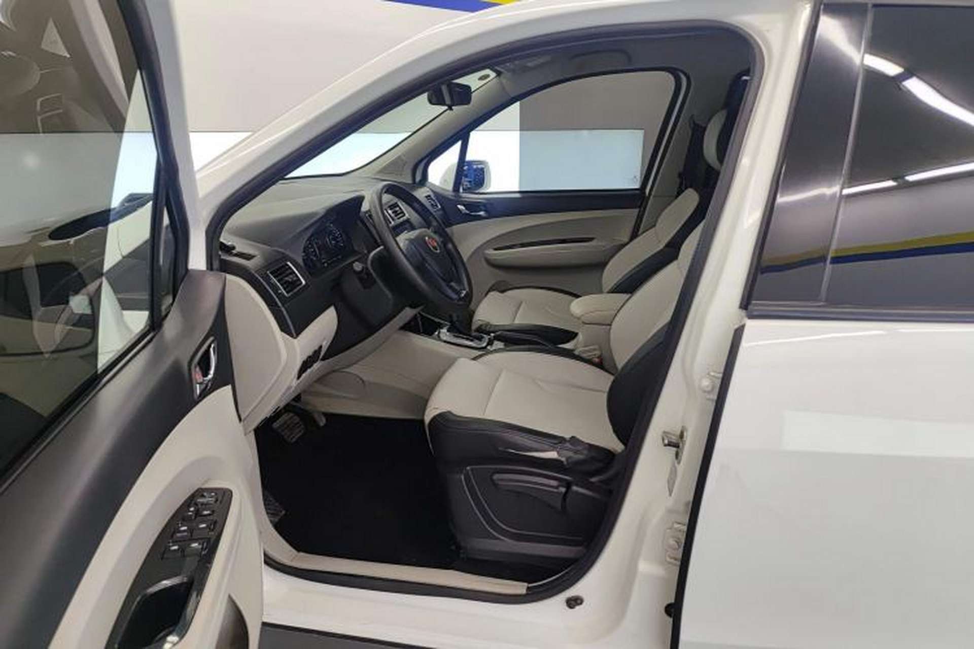 Used FORTHING Joyear XV 2016 1.6L CVT Comfort Model Left Front Seat