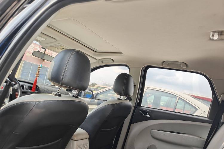 Used FORTHING Joyear XV 2015 1.6L CVT Luxury Model Interior 6
