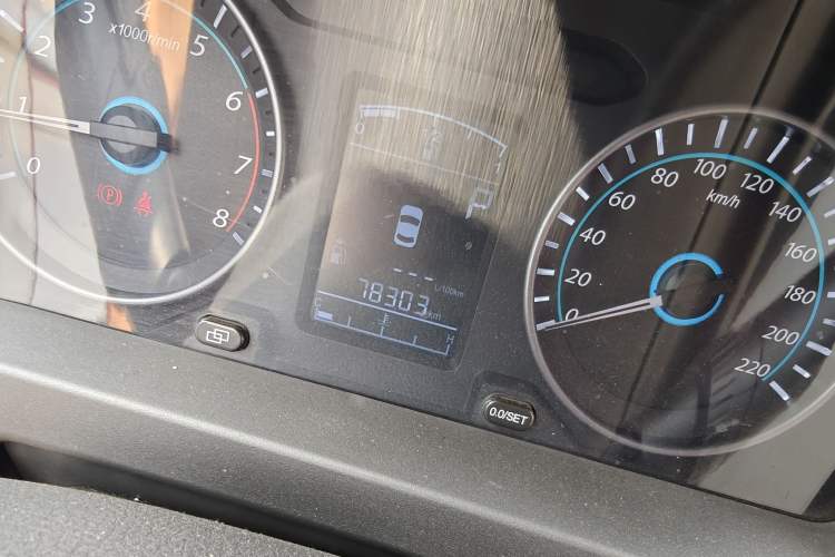 Used FORTHING Joyear XV 2015 1.6L CVT Luxury Model Odometer Close Up