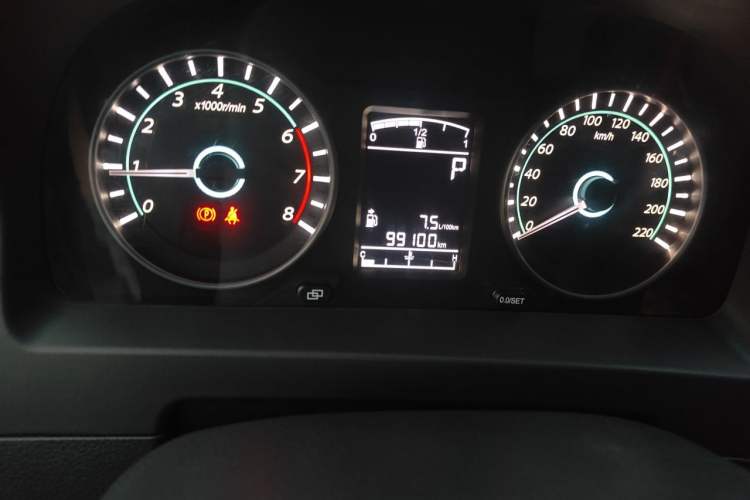 Used FORTHING Joyear XV 2015 1.6L CVT Luxury Model Odometer Close Up