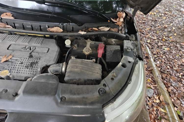Used FORTHING Joyear XV 2015 1.6L CVT Comfort Model Engine Bay Left