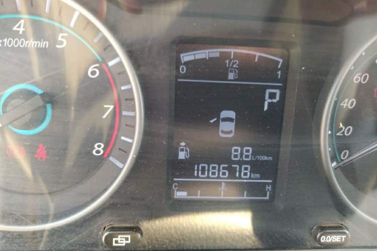 Used FORTHING Joyear XV 2015 1.6L CVT Comfort Model Odometer Close Up
