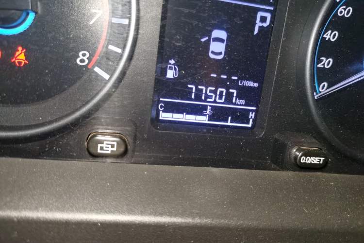 Used FORTHING Joyear XV 2015 1.6L CVT Comfort Model Odometer Close Up