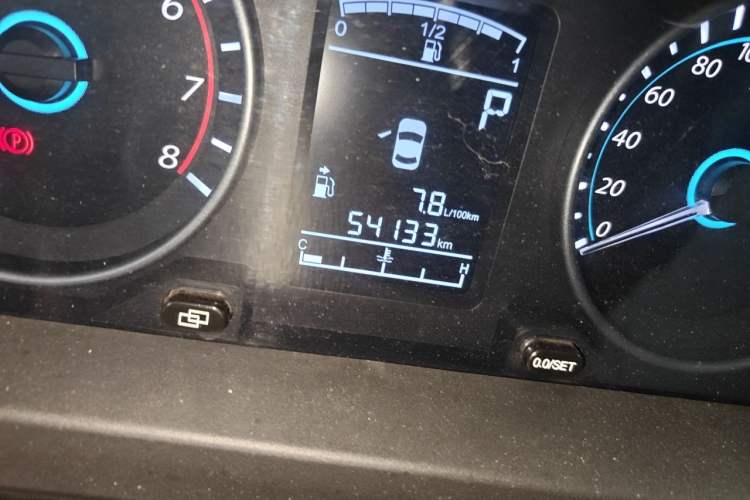 Used FORTHING Joyear XV 2015 1.6L CVT Comfort Model Odometer Close Up