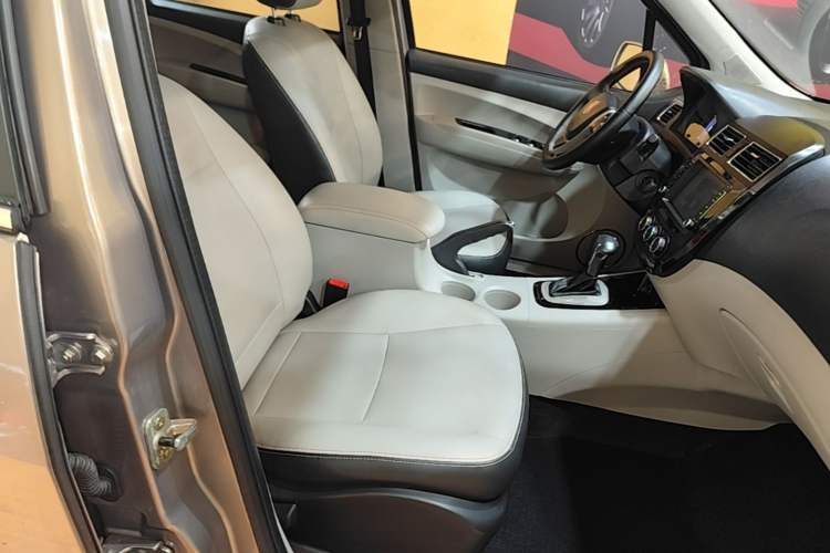 Used FORTHING Joyear XV 2015 1.6L CVT Luxury Model Right Front Seat