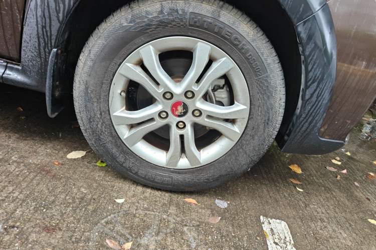 Used FORTHING Joyear XV 2015 1.6L CVT Comfort Model Right Front Wheel Hub