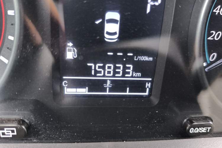 Used FORTHING Joyear XV 2015 1.6L CVT Comfort Model Odometer Close Up