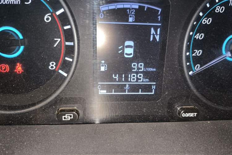 Used FORTHING Joyear XV 2015 1.6L CVT Comfort Model Odometer Close Up