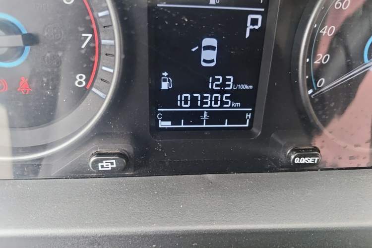 Used FORTHING Joyear XV 2015 1.6L CVT Comfort Model Odometer Close Up