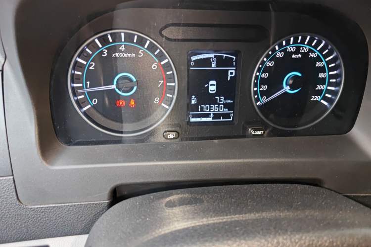 Used FORTHING Joyear XV 2015 1.6L CVT Luxury Model Odometer Close Up