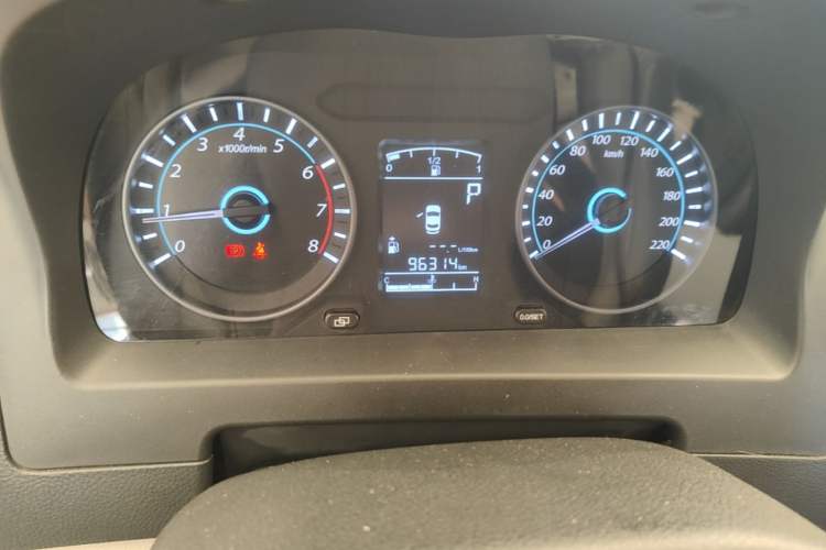 Used FORTHING Joyear XV 2015 1.6L CVT Comfort Model Odometer Close Up