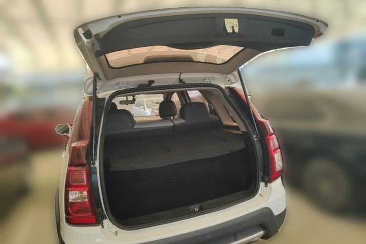 Used FORTHING Joyear XV 2015 1.6L CVT Comfort Model Trunk