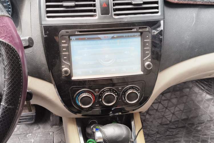 Used FORTHING Joyear XV 2015 1.6L CVT Luxury Model Audio And AC Panel