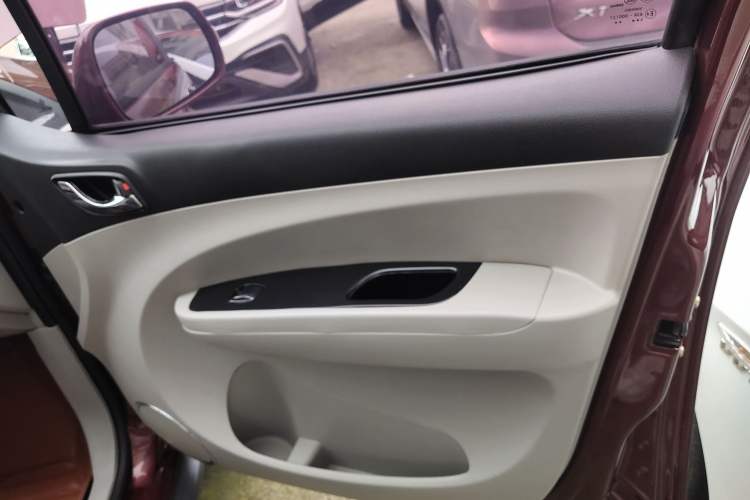 Used FORTHING Joyear XV 2015 1.6L CVT Comfort Model Interior 5