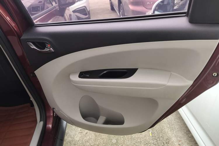 Used FORTHING Joyear XV 2015 1.6L CVT Comfort Model Interior 6