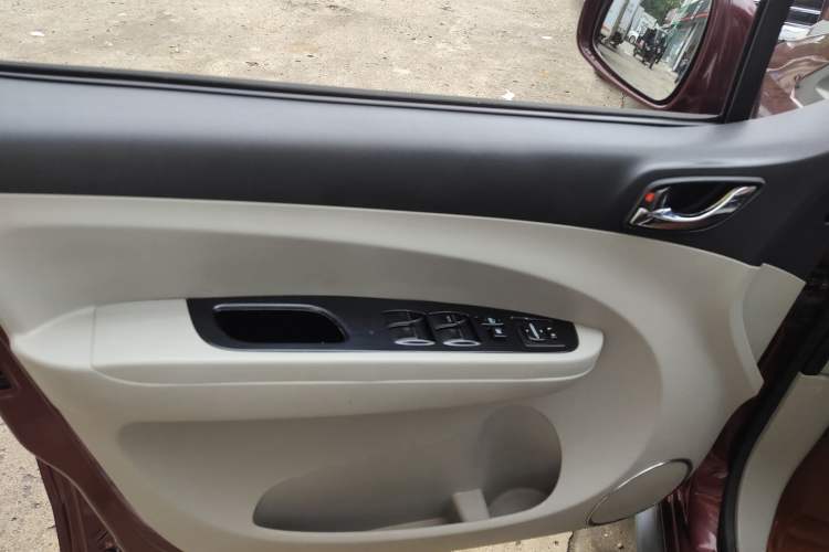 Used FORTHING Joyear XV 2015 1.6L CVT Comfort Model Interior 7
