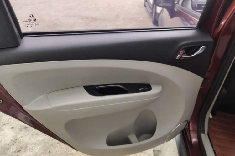 Used FORTHING Joyear XV 2015 1.6L CVT Comfort Model Interior 8