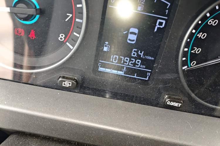 Used FORTHING Joyear XV 2015 1.6L CVT Luxury Model Odometer Close Up