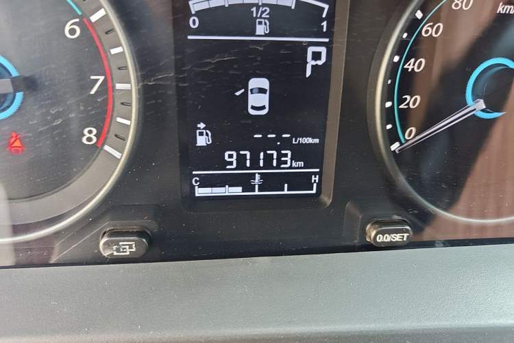 Used FORTHING Joyear XV 2015 1.6L CVT Luxury Model Odometer Close Up