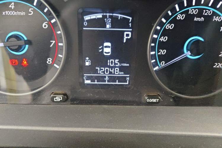 Used FORTHING Joyear XV 2015 1.6L CVT Luxury Model Odometer Close Up